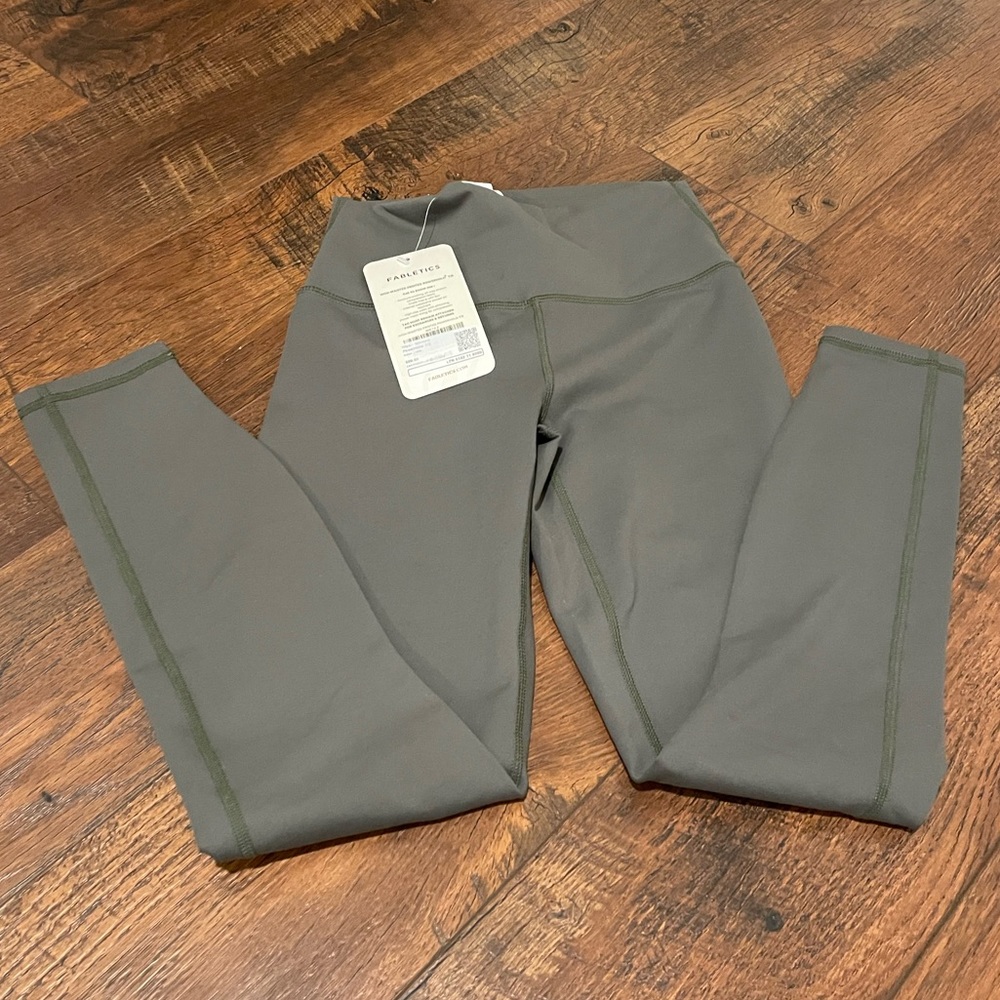 NWT Fabletics Leggings. Size xxs